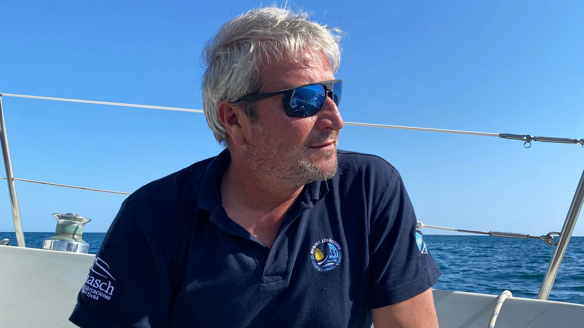 Man wearing LLUM Spectacles on a boat, while enjoying the view of the ocean.